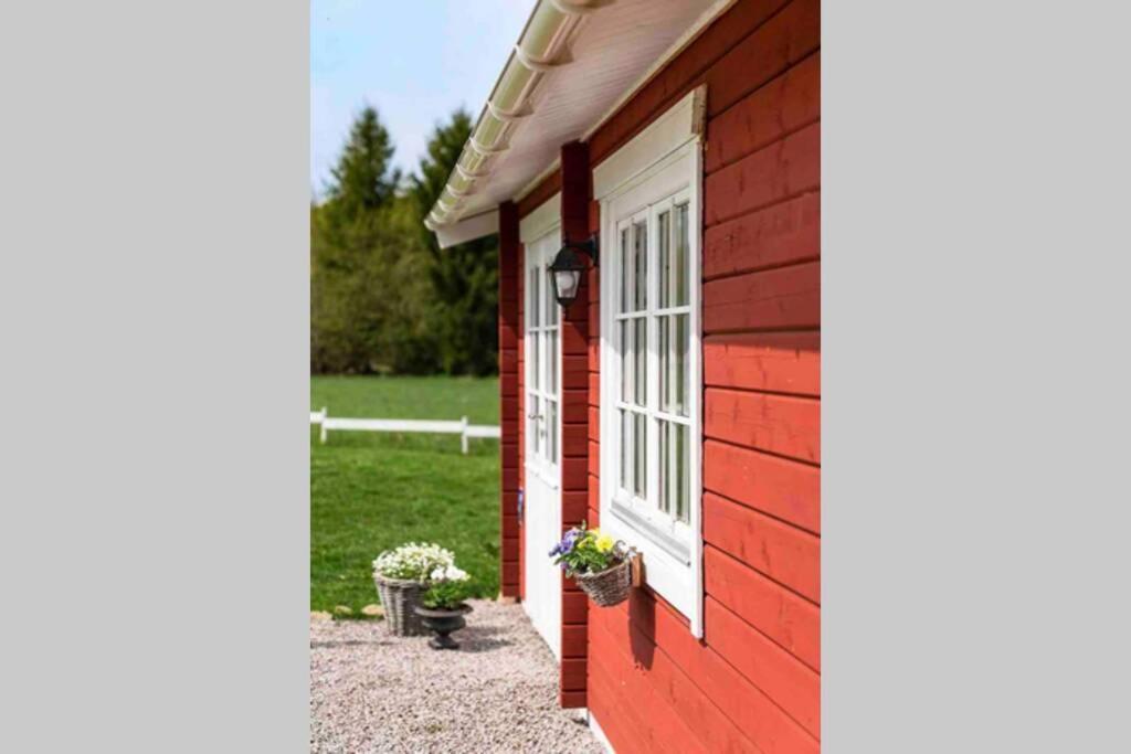 Cozy Cottage Near Lake Hässleholm Exterior foto